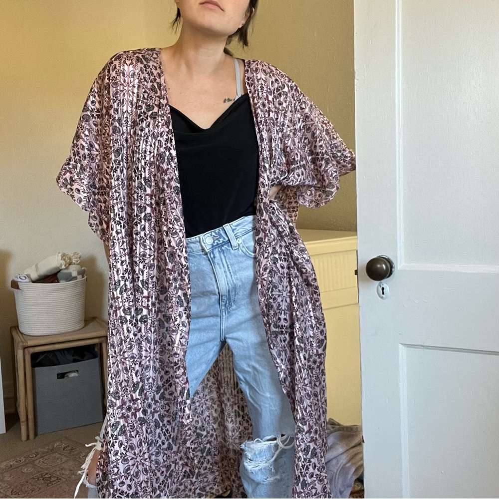 Beautiful Pink Floral BCBGeneration Cardigan Kimono